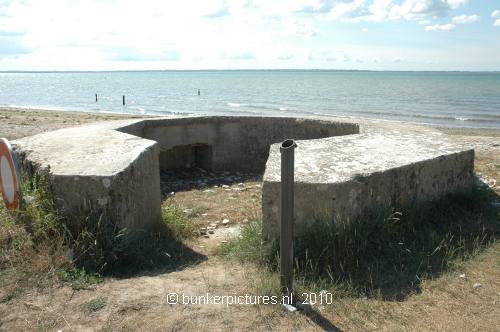 © bunkerpictures - Emplacement for 5cm KwK